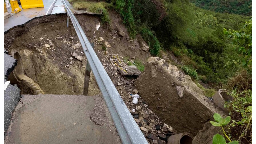 Socav&oacute;n deja parcialmente incomunicada a la provincia San Jos&eacute; de Ocoa