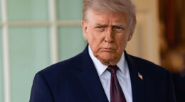 Trump defiende aranceles y dice que detuvo ocho guerras gracias a ellos