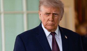 Trump dice que Ir&aacute;n le inform&oacute; que est&aacute; en estado de colapso y que quieren reabrir Ormuz