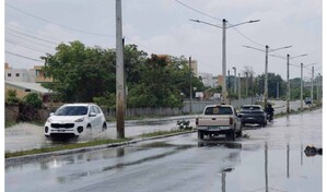 El COE mantiene 26 provincias en alerta por lluvias; m&aacute;s de 230 mil personas sin agua potable