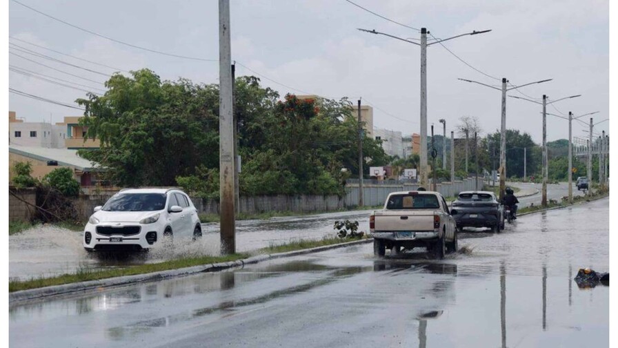 El COE mantiene 26 provincias en alerta por lluvias; m&aacute;s de 230 mil personas sin agua potable