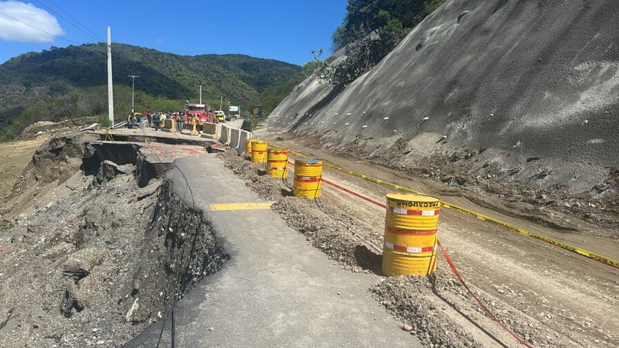 Construir&aacute;n paso provisional en carretera de Ocoa tras cierre temporal del tr&aacute;nsito por socav&oacute;n