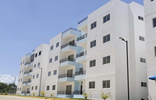 Presidente Abinader entrega 144 apartamentos en San Antonio de Guerra
