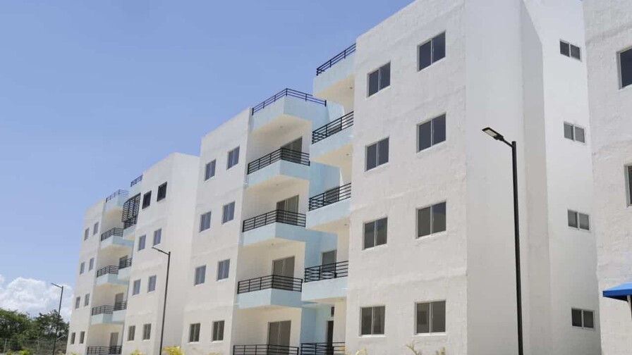 Presidente Abinader entrega 144 apartamentos en San Antonio de Guerra