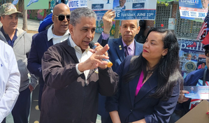 Adriano Espaillat impulsa campa&ntilde;a en Hamilton Heights con respaldo de Analilia Mej&iacute;a