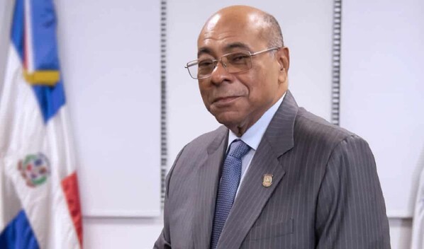 Expresidente del Tribunal Constitucional asegura que la vicepresidenta puede reelegirse