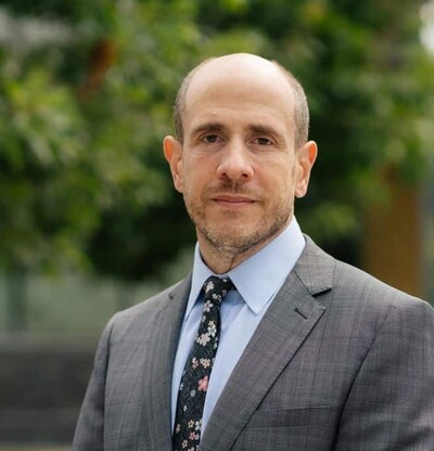 Jeff Sharlet retrata en libro la violencia que alimenta al trumpismo