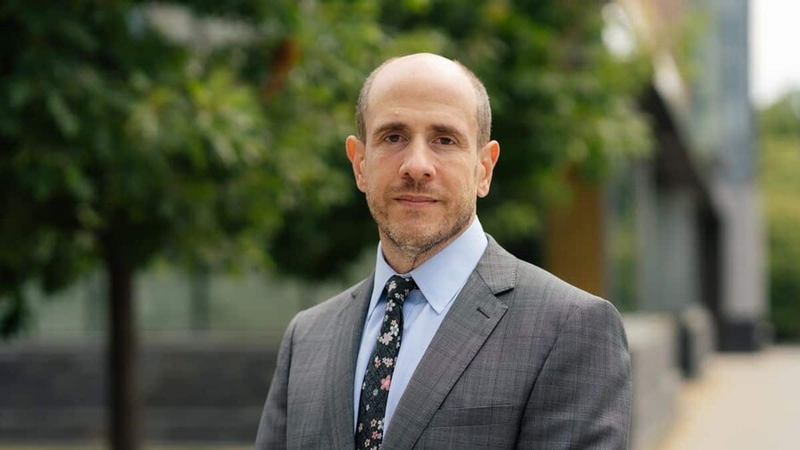 Jeff Sharlet retrata en libro la violencia que alimenta al trumpismo