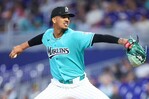 Eury Pérez brilla y los Marlins evitan la barrida ante los Brewers