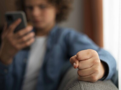 Neuropsicólogo explica la relación entre cerebro, pantallas e ira