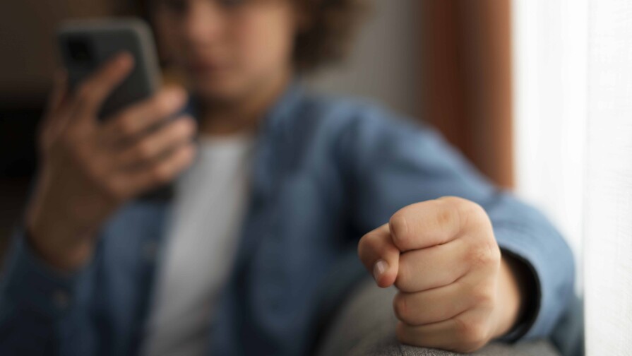 Neuropsicólogo explica la relación que existe entre cerebro, pantallas, ira y control