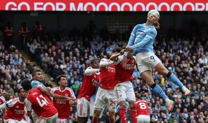 Manchester City vence al Arsenal y devuelve la emoci&oacute;n a la pelea por la Premier League