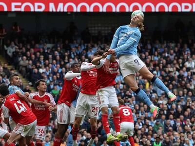 Premier League: Manchester City vence a Arsenal y devuelve emoción