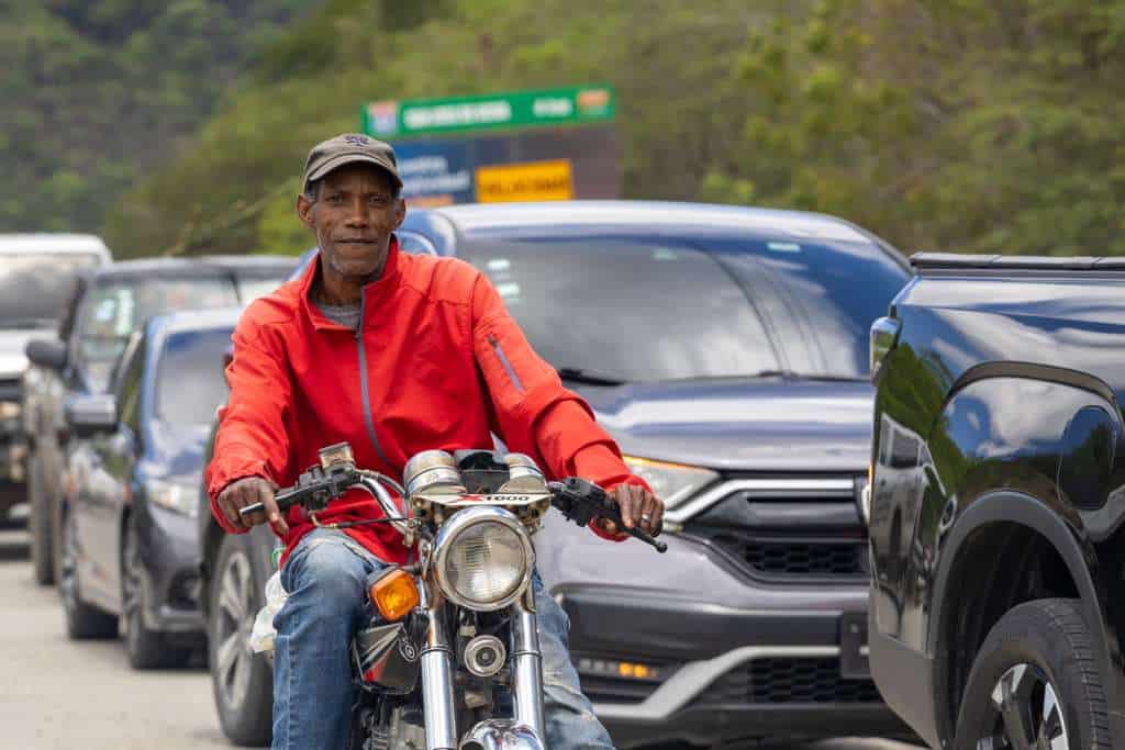 El residente Guzmán Arias habla de situación en la carretera.