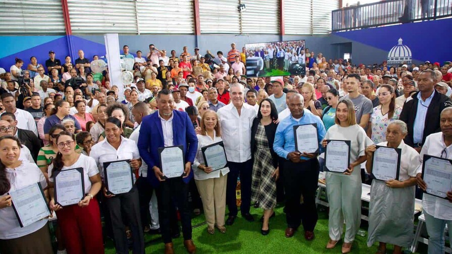 El Gobierno inicia proceso de titulaci&oacute;n definitiva para parceleros en varias provincias