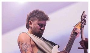 Dani Fernández sufre aparatosa caída en pleno concierto y tiene que ser operado de emergencia