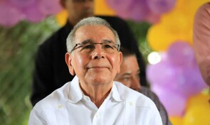 La consulta y el plan que reactivaron la polarizaci&oacute;n entre el Gobierno de Abinader y Danilo Medina