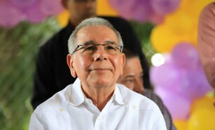 La consulta y el plan que reactivaron la polarizaci&oacute;n entre el Gobierno de Abinader y Danilo Medina
