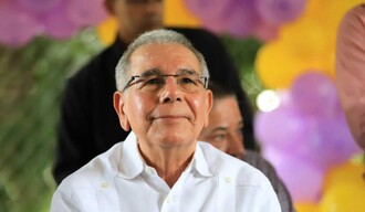 La consulta y el plan que reactivaron la polarizaci&oacute;n entre el Gobierno de Abinader y Danilo Medina