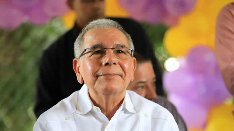 La consulta y el plan que reactivaron la polarizaci&oacute;n entre el Gobierno de Abinader y Danilo Medina