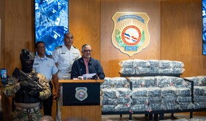 Decomisan 375 paquetes de coca&iacute;na y detienen a dos personas en costas de Ban&iacute;