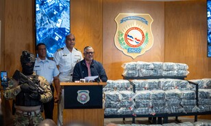 Decomisan 375 paquetes de coca&iacute;na y detienen a dos personas en costas de Ban&iacute;