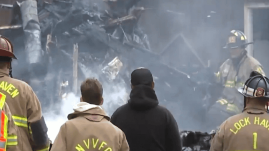 Madre y seis hijos mueren en explosión e incendio en Pensilvania