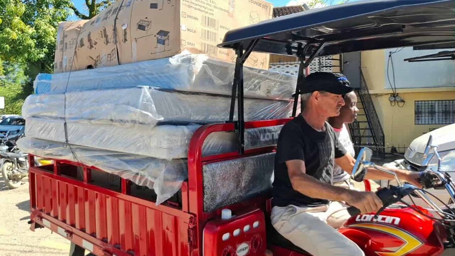 Gobierno lleva asistencia a Montellano tras inundaciones en Puerto Plata