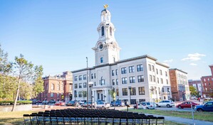 Esc&aacute;ndalo en Lawrence: investigaci&oacute;n criminal por presuntas grabaciones ilegales en el Ayuntamiento