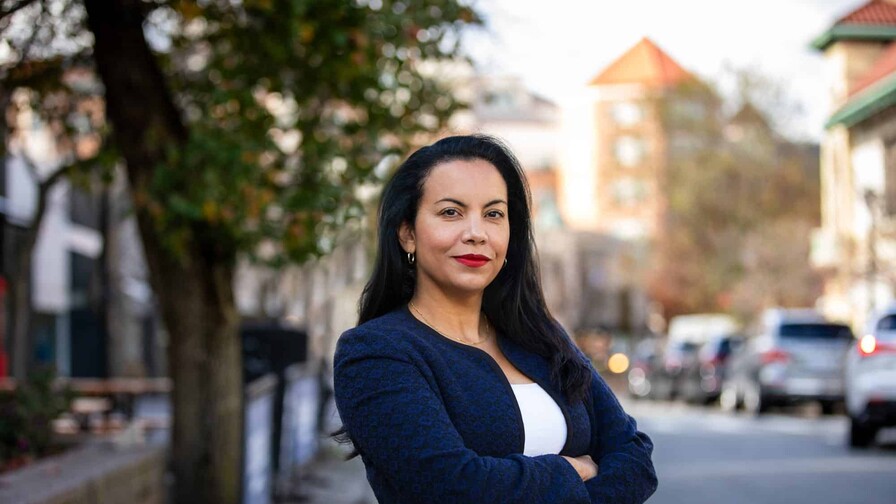 Candidata de origen dominicano gana primaria dem&oacute;crata y busca mantenerse en el Congreso de EE. UU.