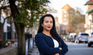 Analilia Mej&iacute;a, de origen dominicano, se juramenta como congresista en EE. UU.