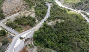 "Uno tiene miedo de que se derrumbe": reciente socav&oacute;n agrava el temor de los moradores en Ocoa