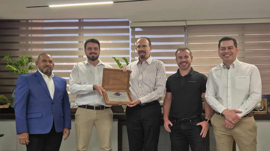 Caribe Tours recibe reconocimiento de Volvo de Brasil