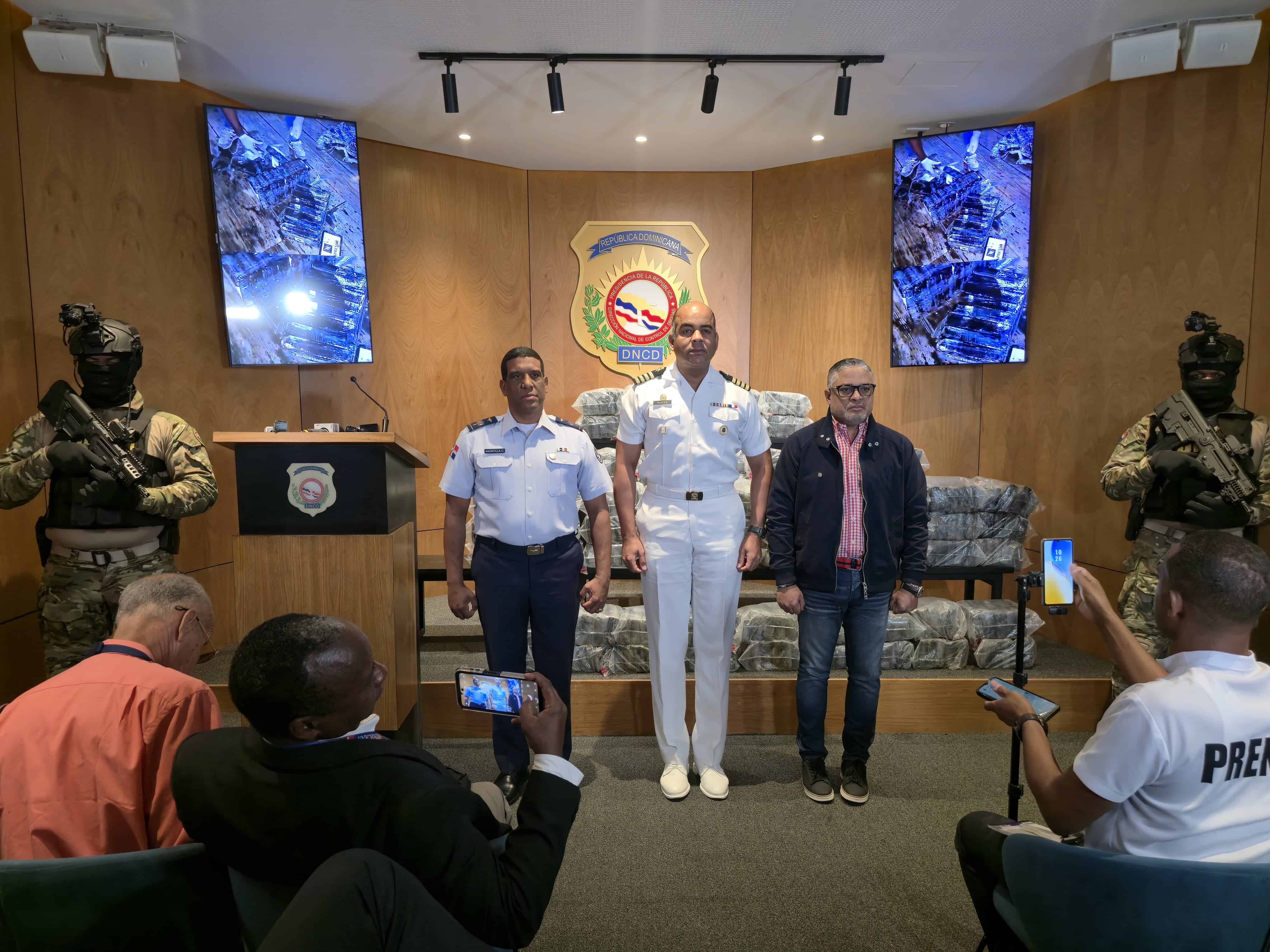 Cargamento de presunta cocaína incautada en Baní.