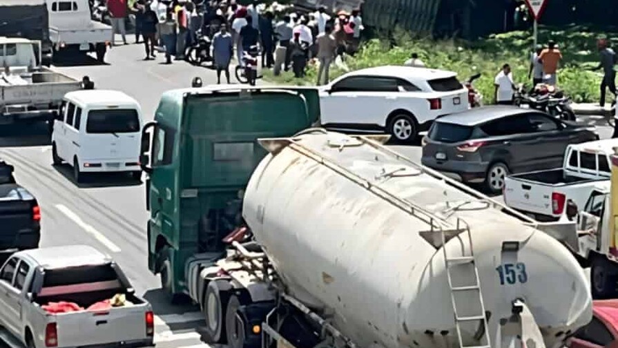 Tres muertos, entre ellos un menor, en accidente de tránsito en la autopista 6 de Noviembre