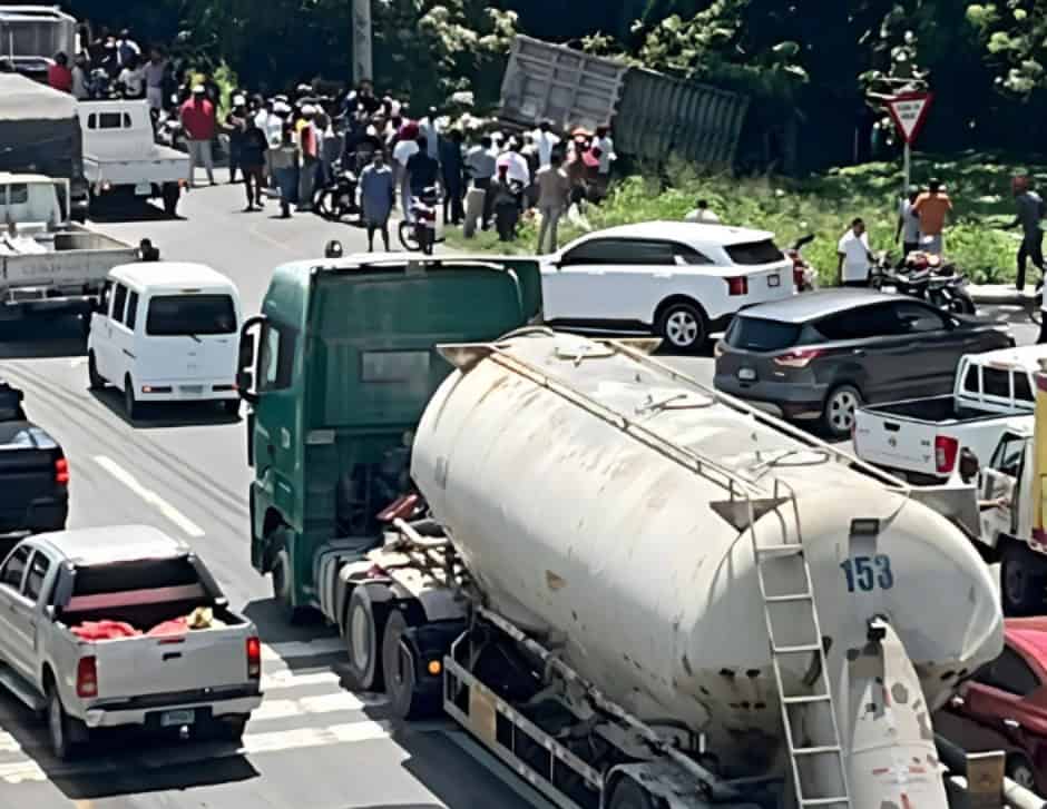 Tres muertos en accidente de tránsito en la autopista 6 de Noviembre