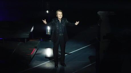 Raphael: "Llevo a&ntilde;os oyendo hablar de despedidas y aqu&iacute; sigo"