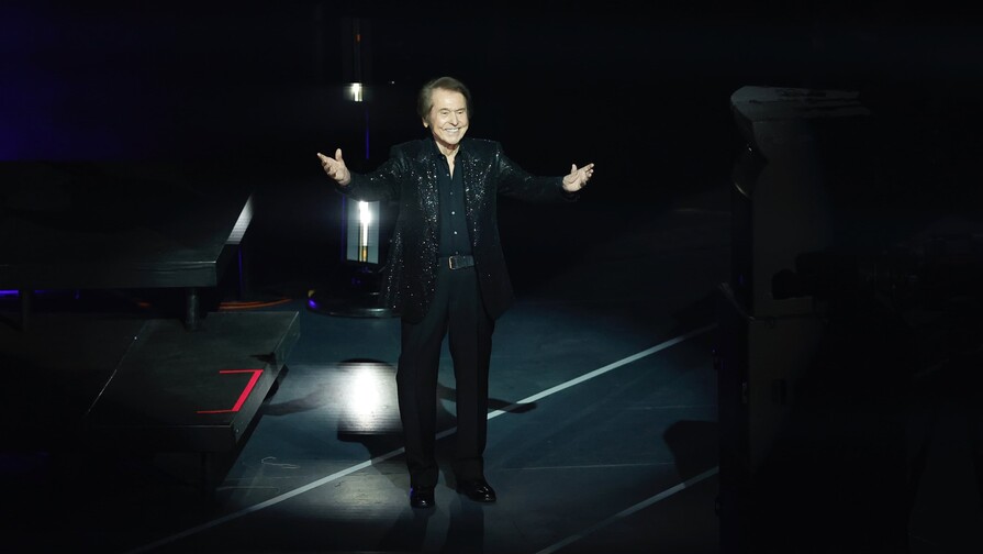 Raphael: “Llevo años oyendo hablar de despedidas y aquí sigo”