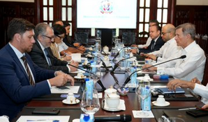 Canciller Roberto &Aacute;lvarez se re&uacute;ne con representante de la Fuerza de Supresi&oacute;n de Pandillas de Hait&iacute;