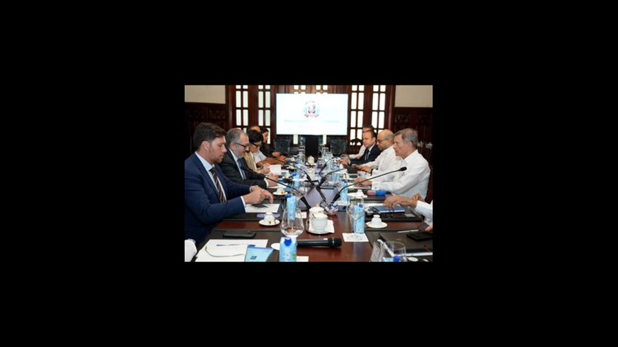 Canciller Roberto Álvarez se reúne con representante de la Fuerza de Supresión de Pandillas de Haití