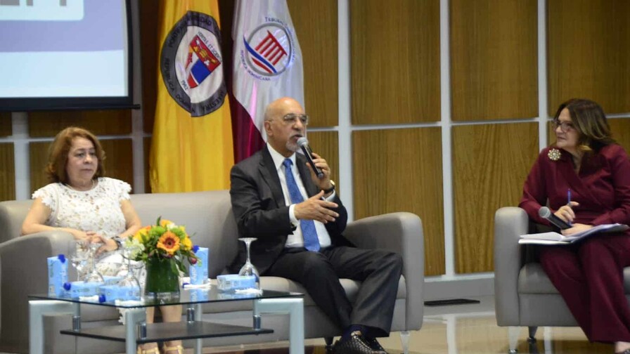 Destacan retos en la cobertura de la justicia constitucional en lanzamiento de diplomado en Santiago