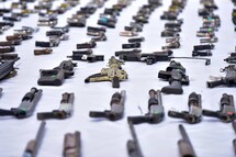 Interior y Polic&iacute;a destruye 2,268 armas de fuego incautadas
