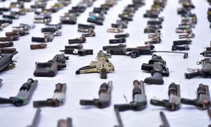 Ocho de cada diez armas de fuego incautadas por Aduanas fueron decomisadas en el puerto de Haina