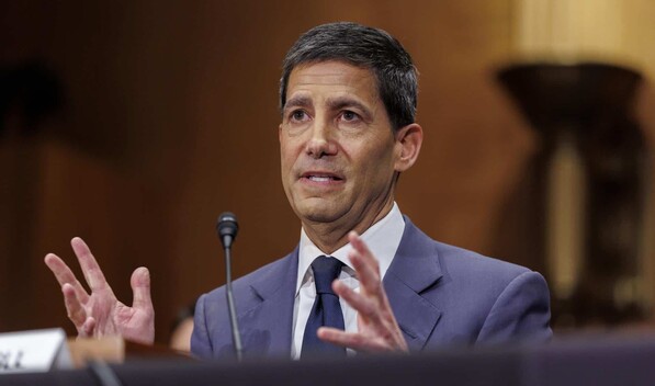 Nombramiento de Warsh para la Fed queda en el aire por el pulso de Trump a Powell