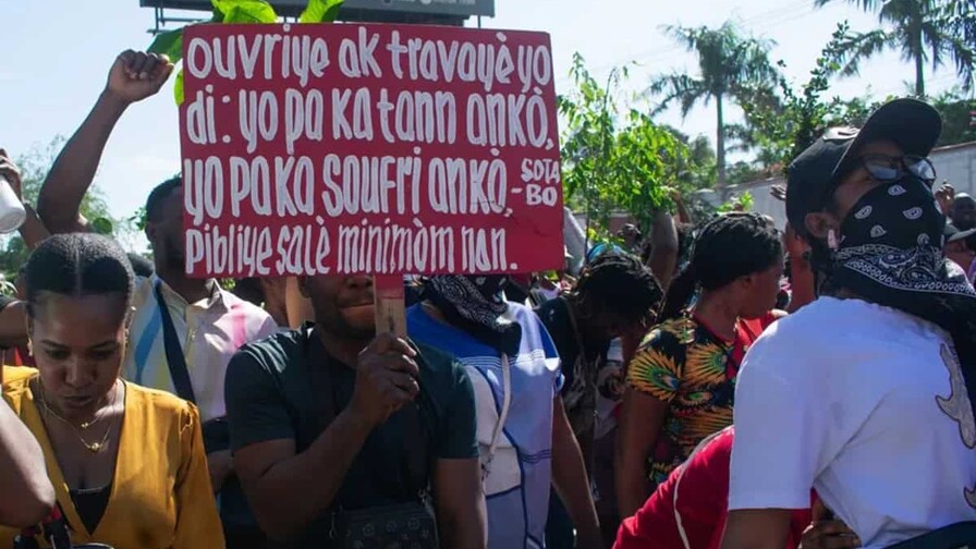 Miles de trabajadores en Hait&iacute; exigen en las calles un salario m&iacute;nimo de 23 d&oacute;lares al d&iacute;a