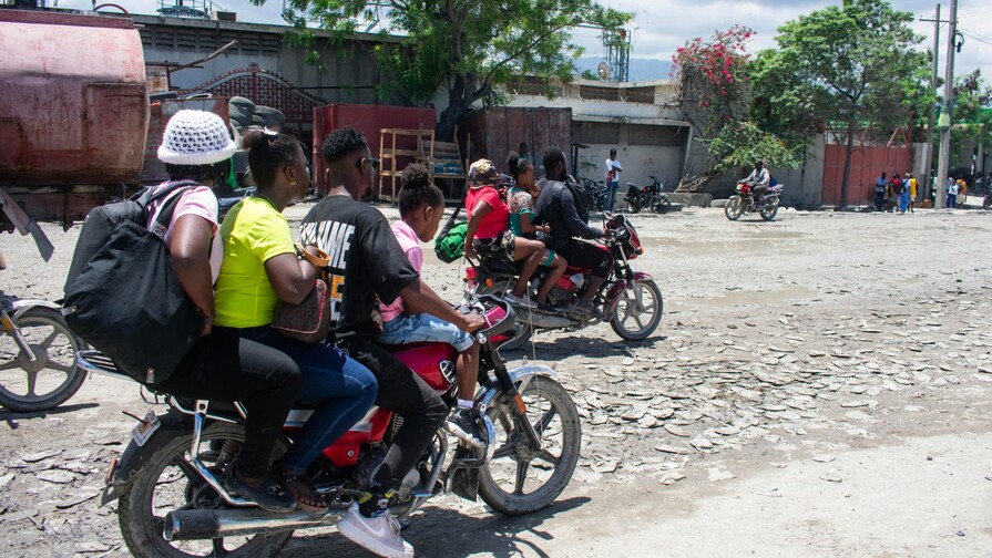 Violencia persiste en Haití: nuevos enfrentamientos provocan desplazamientos de familias