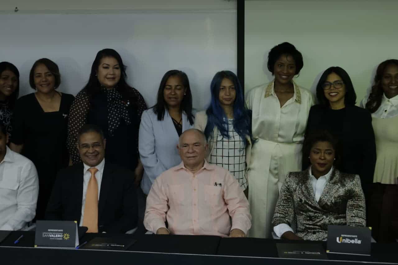 <br>Firma de convenio interinstitucional entre Unibella y la Universidad Dominicana San Valero.