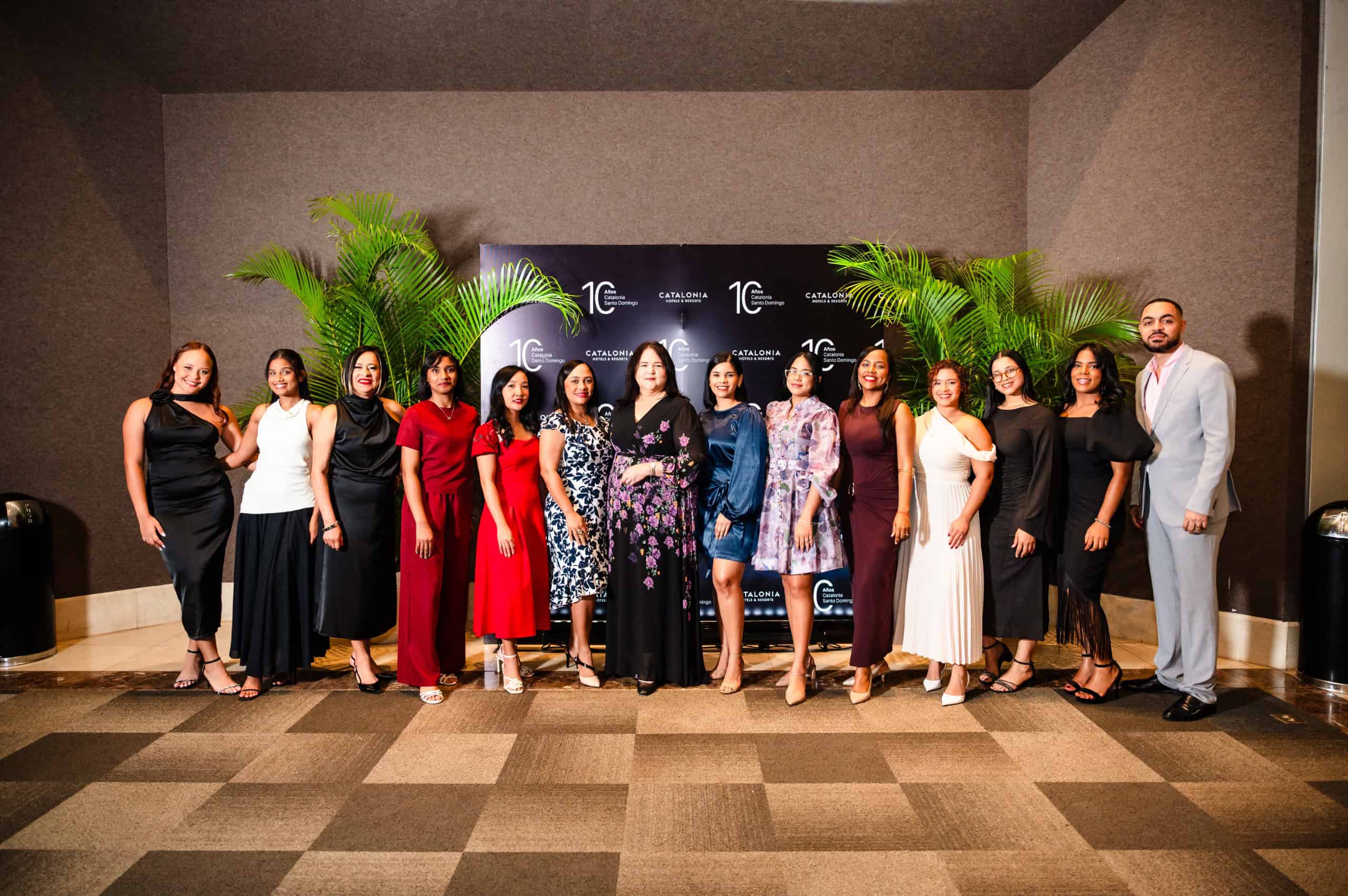 El coctel sirvi&oacute; para agradecer por el sostenido apoyo durante una d&eacute;cada.