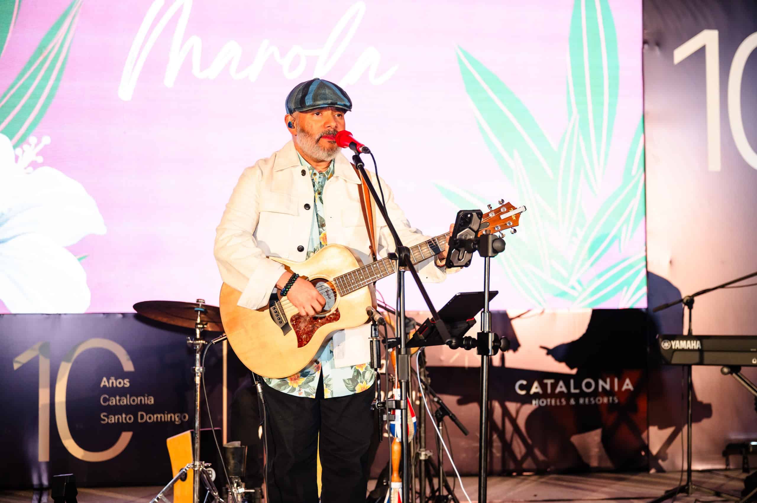 El cantautor Pavel N&uacute;&ntilde;ez ameniz&oacute; la velada.