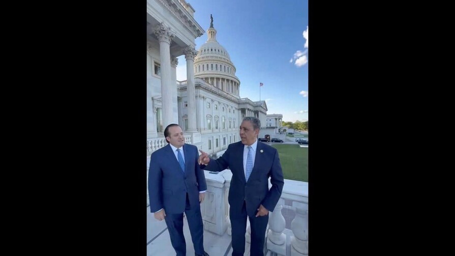 Jos&eacute; Paliza recorre el Congreso de EE. UU. junto al dominicano Adriano Espaillat